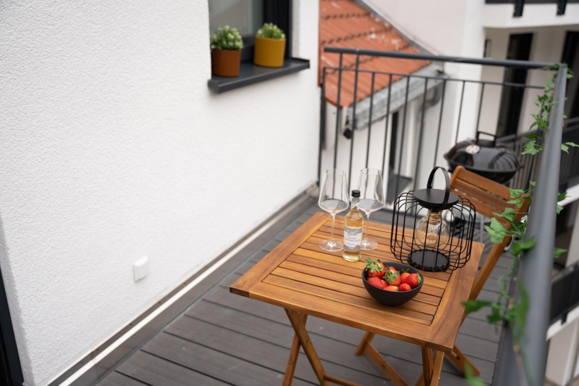 Schlossberg Residences - Design City-Apartment Im Herzen Der Weinstrasse Neustadt an der Weinstraße Eksteriør billede